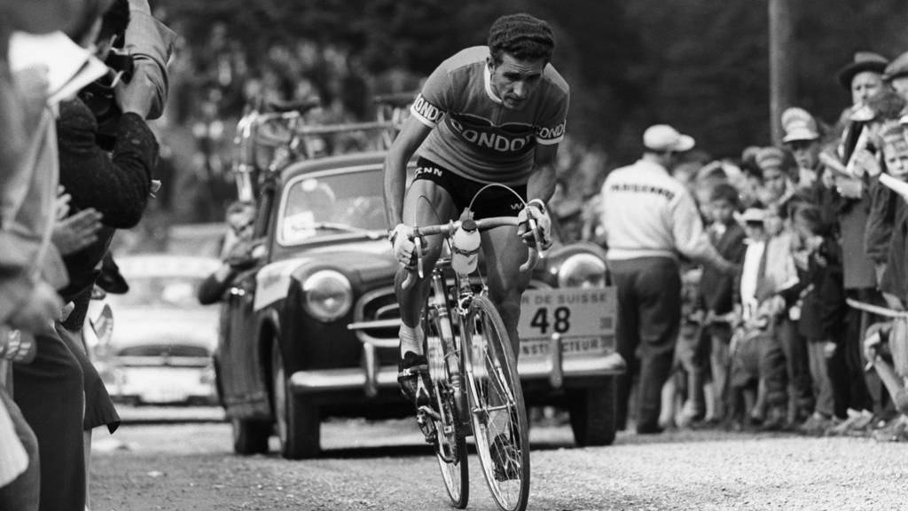 Federico Bahamontes war ein ausgesprochen guter Kletterer. So gewann er am 14. Juni 1959 das Bergzeitfahren der 3. Etappe der Tour de Suisse von Siebnen auf die Sattelegg (Foto)