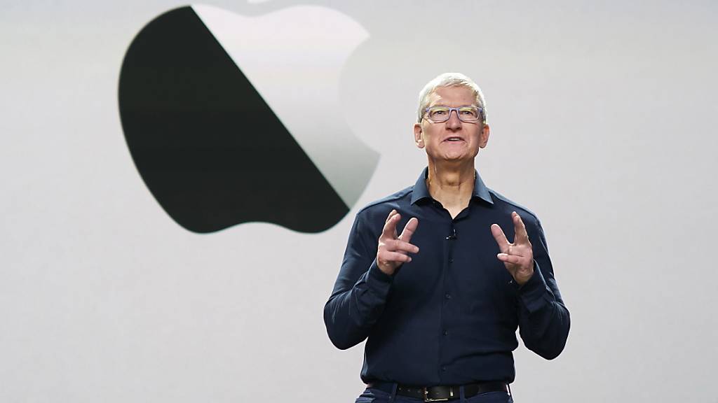 Der Verwaltungsrat des Apple-Konzerns versucht Apple-Konzernchef Tim Cook weiter zu motivieren und teilt ihm Aktienoptionen des Tech-Konzerns zu. (Archivbild)