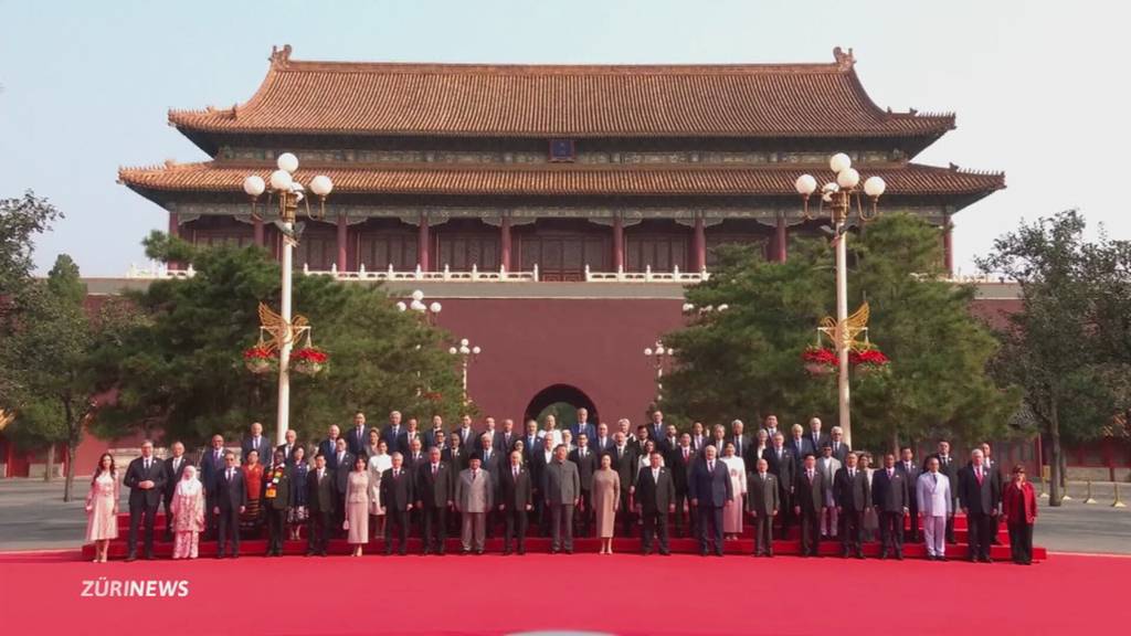 Maurer posiert in China mit Putin & Co.
