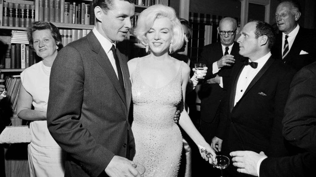 Enger Fetzen: Marilyn Monroe trägt ihr legendäres Kleid zum Geburtstagsständchen für Präsident John F. Kennedy im Madison Square Garden. (Archivbild)