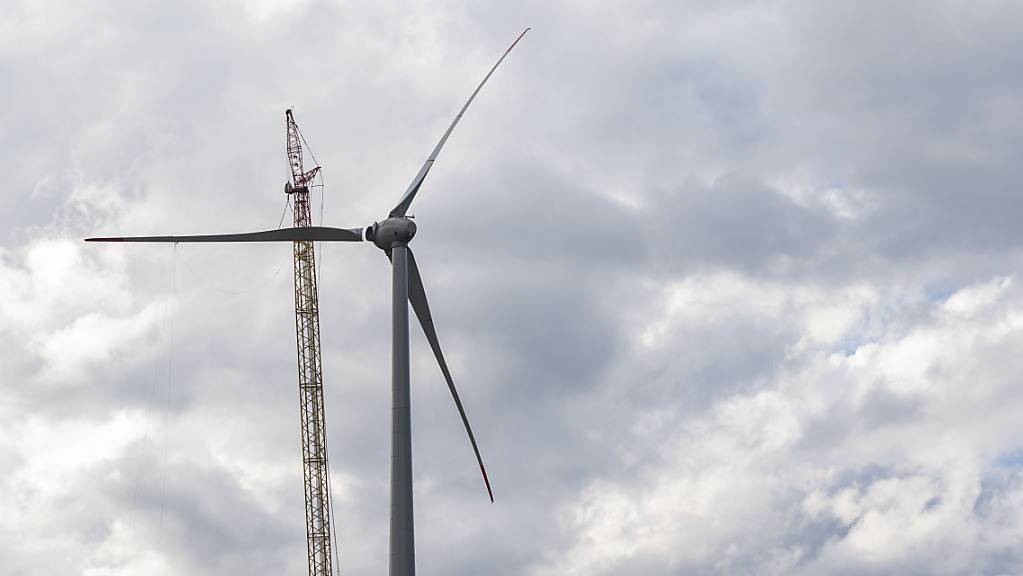 Die St.Galler Regierung sieht wenig Potenzial für einen Ausbau der Wasserkraft. Dafür will sie nun geeignete Gebiete für die Nutzung der Windenergie suchen. (Symbolbild)