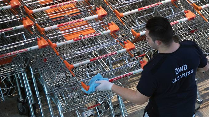 Verteilung von Mundschutz in Supermärkten angelaufen