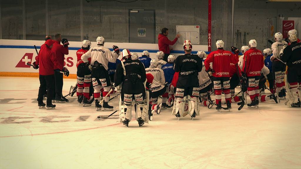Die Schweizer Eishockey-Nati trainiert fleissig in der Eishalle in Weinfelden.