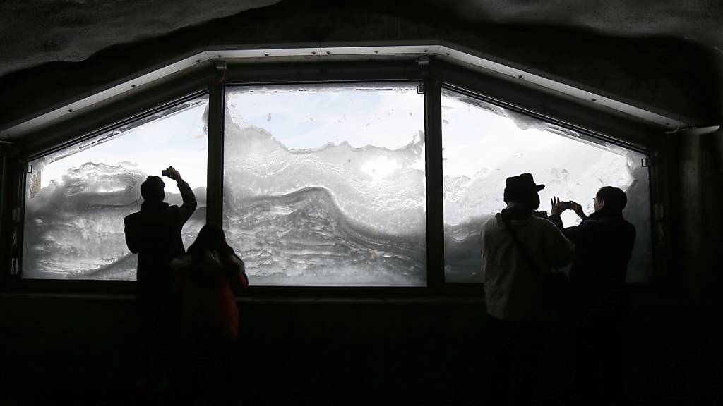 In der Nähe der Station Eismeer der Jungfraubahn sollen zwei Personen von einer Lawine verschüttet worden sein. (Archivbild)