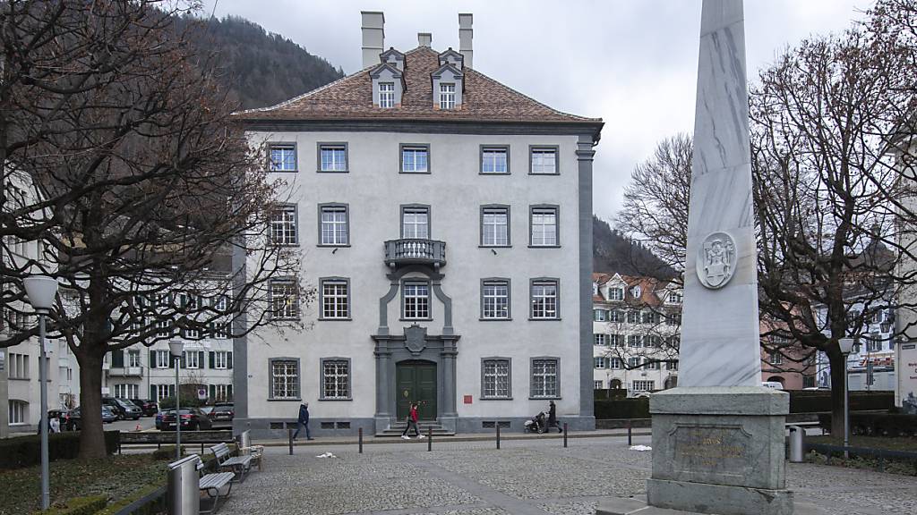 Die Bündner Regierung unterstützt Vorhaben im Bereich der translationalen medizinischen Forschung. Im Bild zu sehen ist das Regierungsgebäude in Chur. (Archivbild)