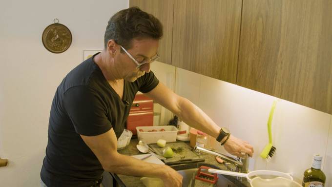 Florian Ast kocht in fremdem Zuhause – «habe dort ein Zimmer mit Bad»