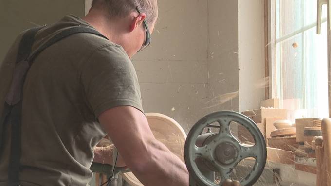 Aussterbendes Handwerk: Einer der letzten gelernten Weissküfer in Gais