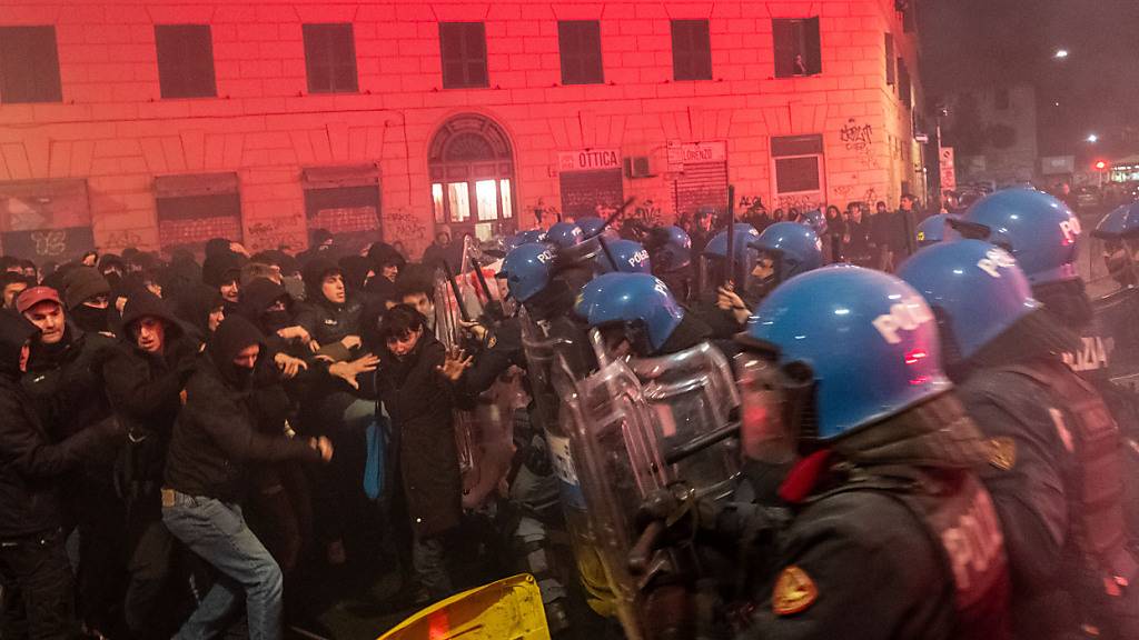 Zusammenstösse bei Demo in Rom: Mehrere verletzte Polizisten