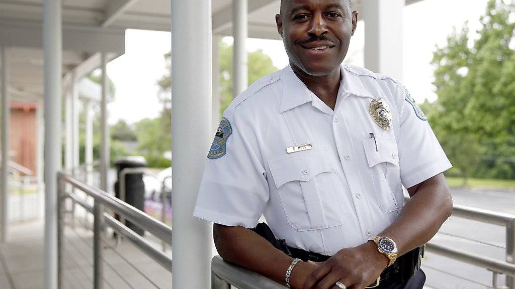 Übernimmt in Ferguson: Delrish Moss wird neuer Polizeichef der US-Stadt, die wegen tödlicher Polizeigewalt gegen einen jungen Afro-Amerikaner in die Schlagzeilen geraten war.