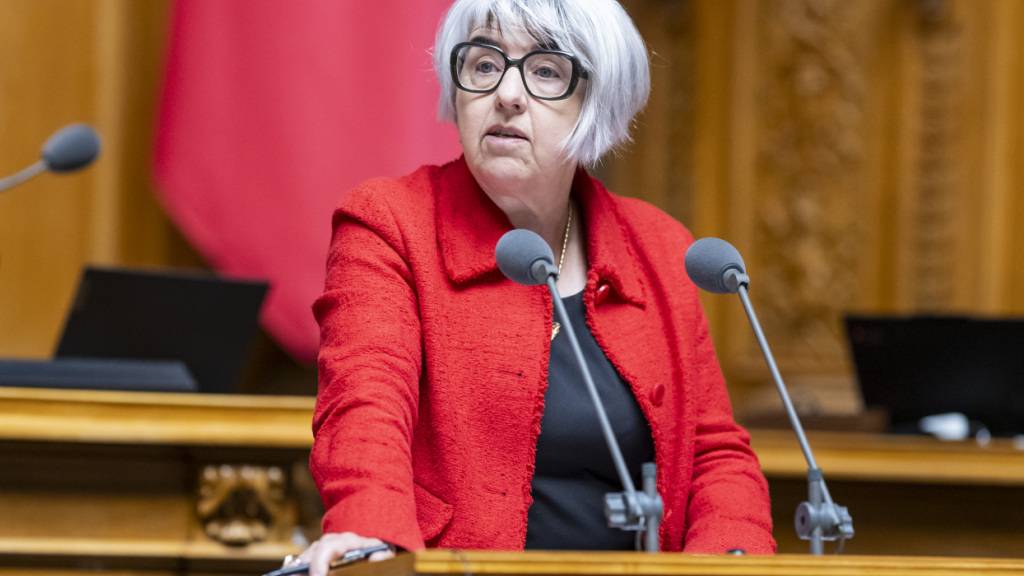 Gesundheitsministerin Elisabeth Baume-Schneider hatte beim neuen Pflege-Gesetz im Nationalrat einen schweren Stand. Die grosse Kammer strich mehrere Massnahmen für bessere Arbeitsbedingungen aus der Vorlage.