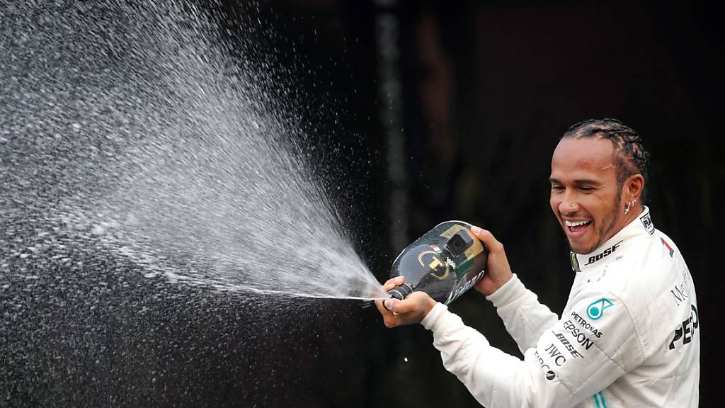 Champagner für den Weltmeister: Lewis Hamilton machte das halbe Dutzend an WM-Titeln voll