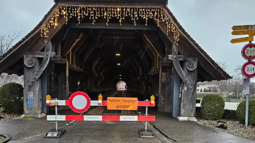 Holzbrücke in Wangen an der Aare gesperrt