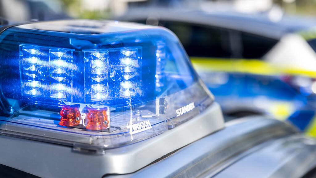 ARCHIV - Bei einem schweren Verkehrsunfall in Bayern sind mindestens sieben Menschen ums Leben gekommen (Symbolbild). Foto: David Inderlied/dpa