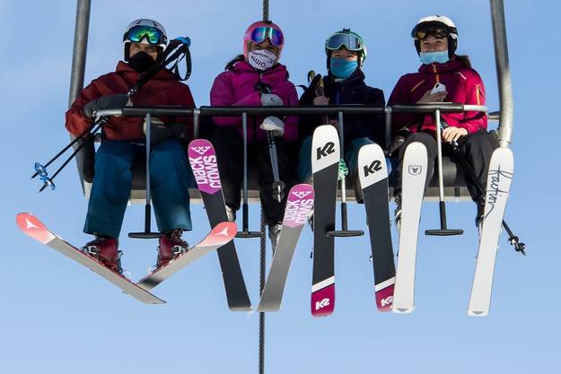 At Verbier you can ski today, with a mask, of course.