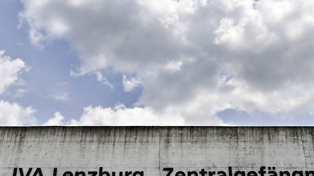 Ein Angestellter des Gefängnisses in Lenzburg ist rechtskräftig zu einer bedingten Geldstrafe verurteilt worden. (Archivbild)