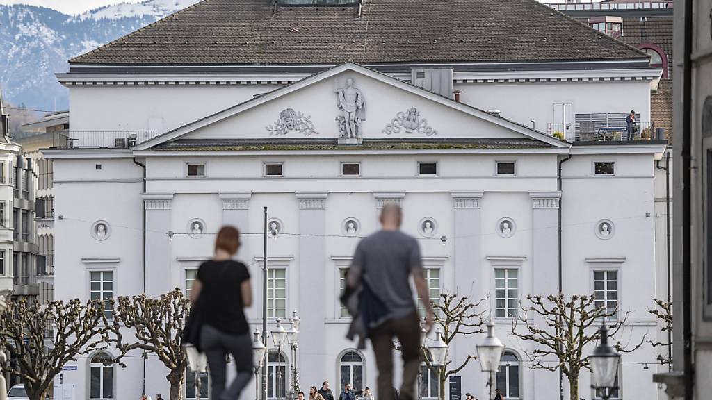 Der Grosse Stadtrat diskutiert am Donnerstag über Sanierungsmassnahmen im Luzerner Theater. (Archivbild)