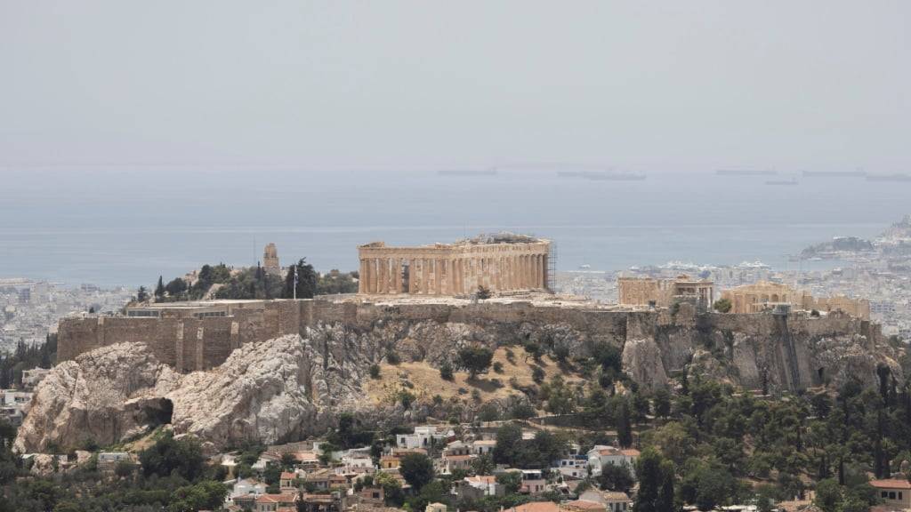 ARCHIV - Blick auf die leere Akropolis vom Lycabettus-Hügel. Foto: Socrates Baltagiannis/dpa