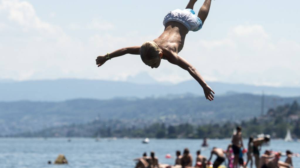Die Stadtzürcher Badis steuern 2026 auf einen neuen Besucherrekord zu. (Symbolbild)