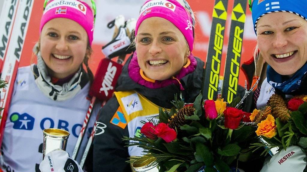 Therese Johaug (Mitte) siegte in Oslo auf überlegene Weise