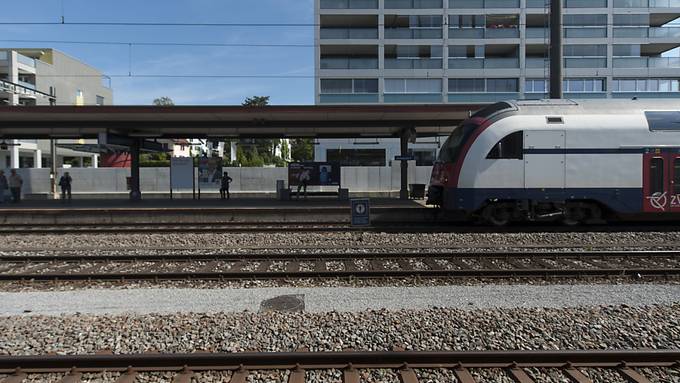 Velos sind in der Unterführung am Bahnhof Dübendorf verboten