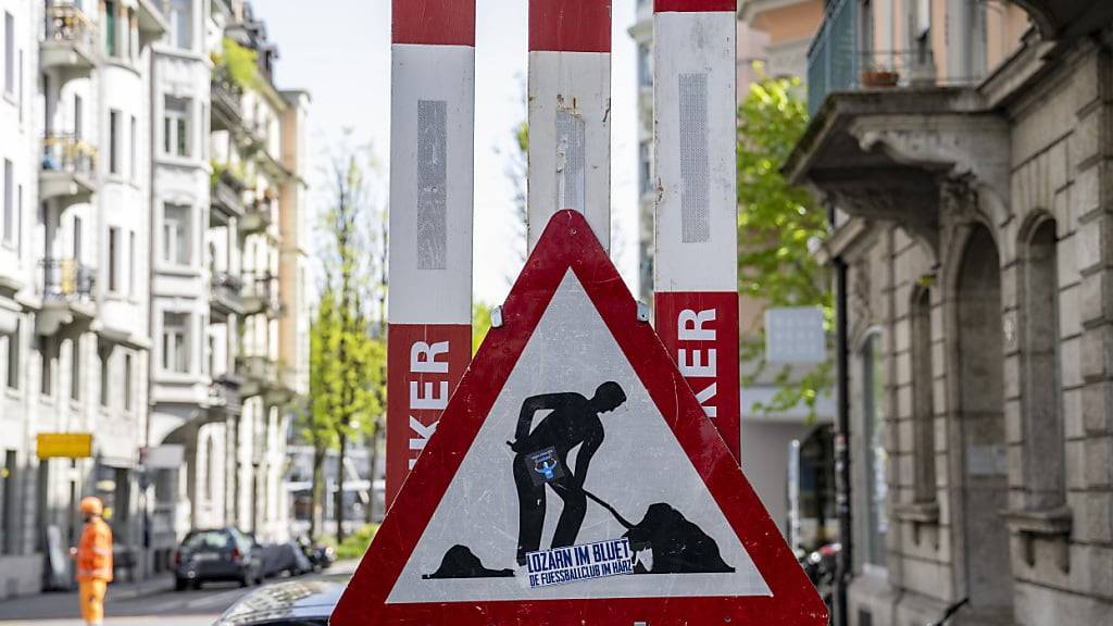 Die Stadtregierung sieht im Strassenraum der Stadt Luzern weiteres Potenzial, um diese vermehrt mit wasserdurchlässigen Belägen zu gestalten. (Archivaufnahme).