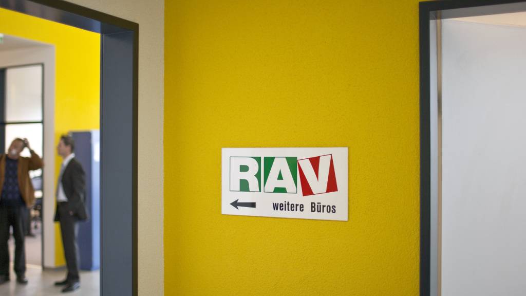 Die Arbeitslosigkeit hat sich in der Schweiz im März kaum verändert, die Arbeitslosenquote ist aber leicht zurückgegangen. Um saisonale Faktoren bereinigt verharrte die Quote allerdings auf dem Wert des Vormonats. (Archivbild)