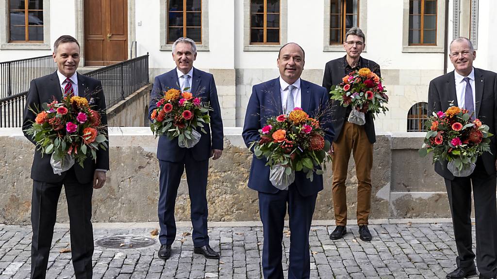 Gruppenbild ohne Frau: Der Aargauer Regierungsrat mit Jean-Perre Gallatti (SVP), Alex Hürzeler (SVP) Markus Dieth (CVP), Dieter Egli (SP,neu) und Stephan Attiger, FDP (von links)