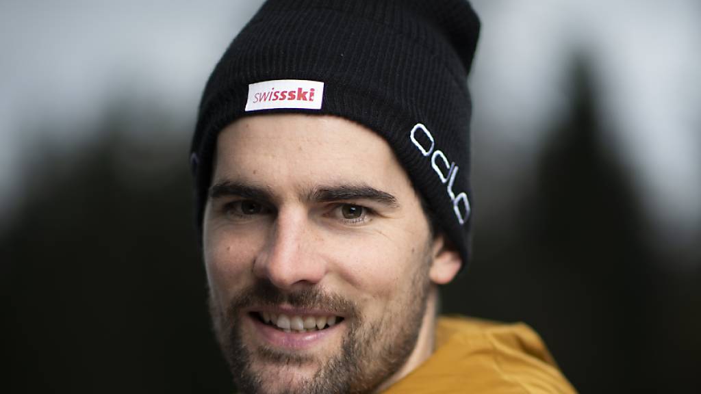 Mario Dolder vom Schweizer Biathlon Team posiert für ein Portrait.