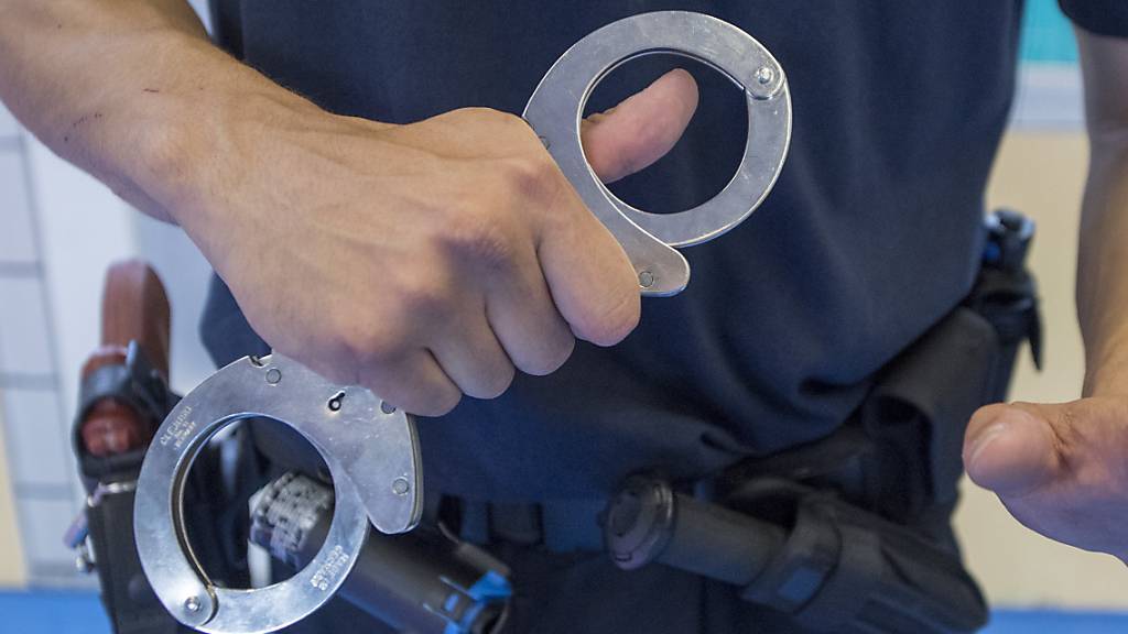 Am Flughafen Zürich wurde eine Drogenkurierin verhaftet, die Fingerlinge in ihrem Körper transportierte. (Symbolbild)