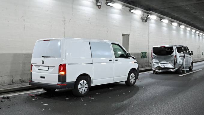 Sechs Personen bei Kollision in Tunnel verletzt – zwei Junglenker mit Drogenfahrt