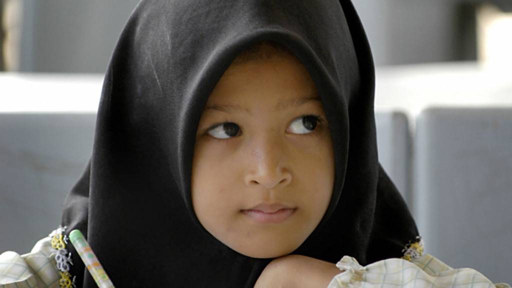 Der Bundesrat will Schülerinnen das Tragen von Kopftüchern in öffentlichen Schulen nicht verbieten. (Archivbild)