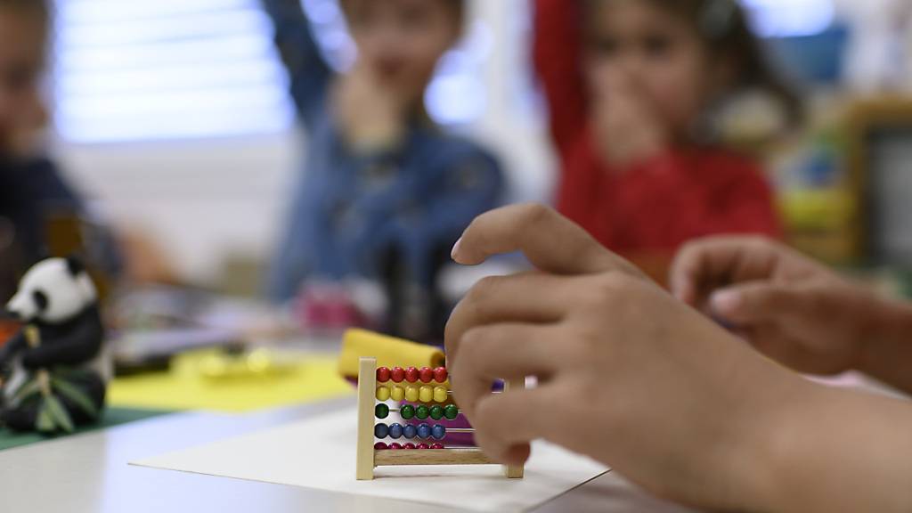 Kindergartenkinder rechnen mithilfe der Finger deutlich besser