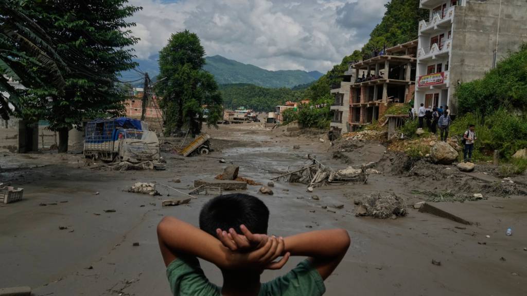 «Wir wissen, dass ganze Dörfer weggeschwemmt worden sind»: Infolge der verheerenden Sturzflut in Nepal rief die Internationale Rotkreuz- und Rothalbmondbewegung zur Solidarität auf und lancierte einen Spendenaufruf für die Betroffenen.