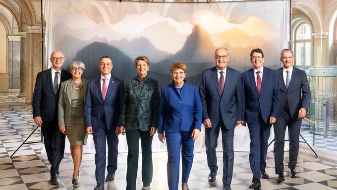Neues Bundesratsfoto zeigt Landesregierung vor zwölf Bergen