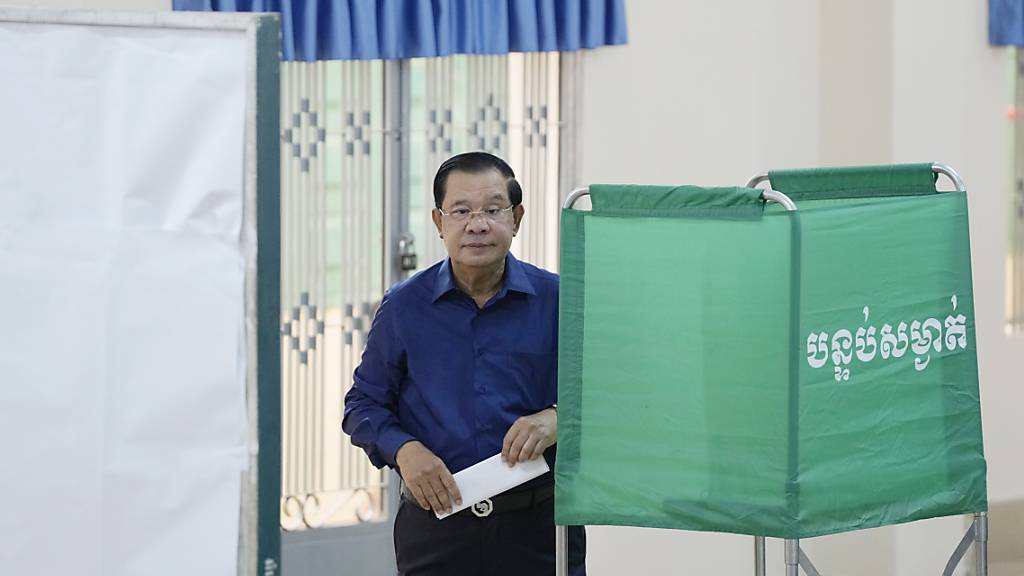 Langzeit-Ministerpräsident Hun Sen wird wohl an der Macht bleiben. Foto: Heng Sinith/AP/dpa