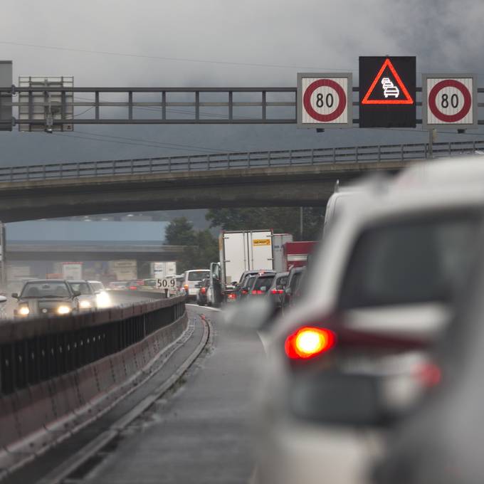 Unfall auf der Autobahn A1 bei Baden sorgt für grossen Rückstau