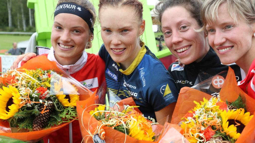 Simona Aebersold und Tove Alexandersson, die beiden Frauen ganz links, werden wohl auch in Litauen vom Podest lachen. Die Frage  ist vielmehr, wer Gold gewinnt
