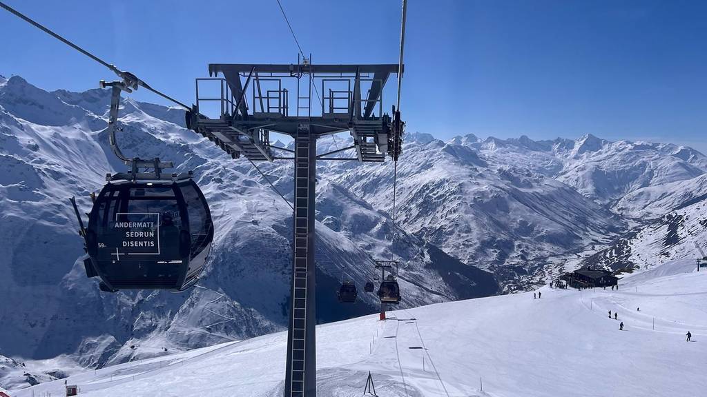 Schneetag in Andermatt-Sedrun-Disentis mit Sonne, Schnee und Schümli-Pflümli