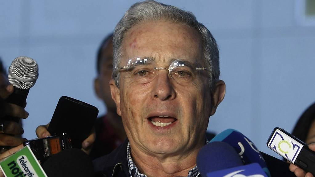 Wegen angeblicher Beteiligung an einem Skandal um Stimmenkauf wird gegen Kolumbiens Ex-Präsident Alvaro Uribe ermittelt,.