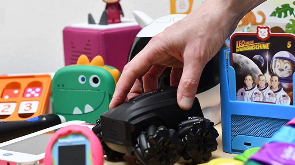 Die «Toniebox» ist eins von zwölf Smart Toys, welche die Forschenden der Universität Basel untersucht haben. Auch der Lernstift «Tiptoi», die Lern-App «Edurino» und das virtuelle Haustier «Tamagotchi» wurden untersucht.