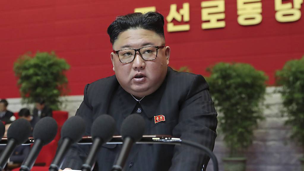 Der nordkoreanische Machthaber Kim Jong Un betrachtet die USA nach wie vor als grössten Feind des Landes, dies trotz früheren Treffen mit US-Präsident Donald Trump. (Archivbild)
