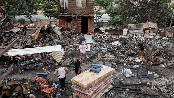 Dutzende Häuser nach Grossbrand in Paraguay abgebrannt