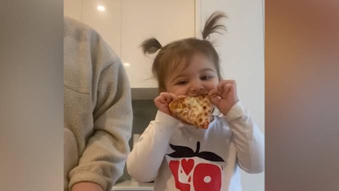 Mädchen betitelt Domino's Pizza als Kaffee – und geht damit viral