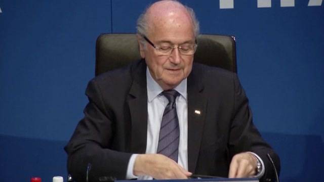 Sepp Blatter stellt sich den Medien