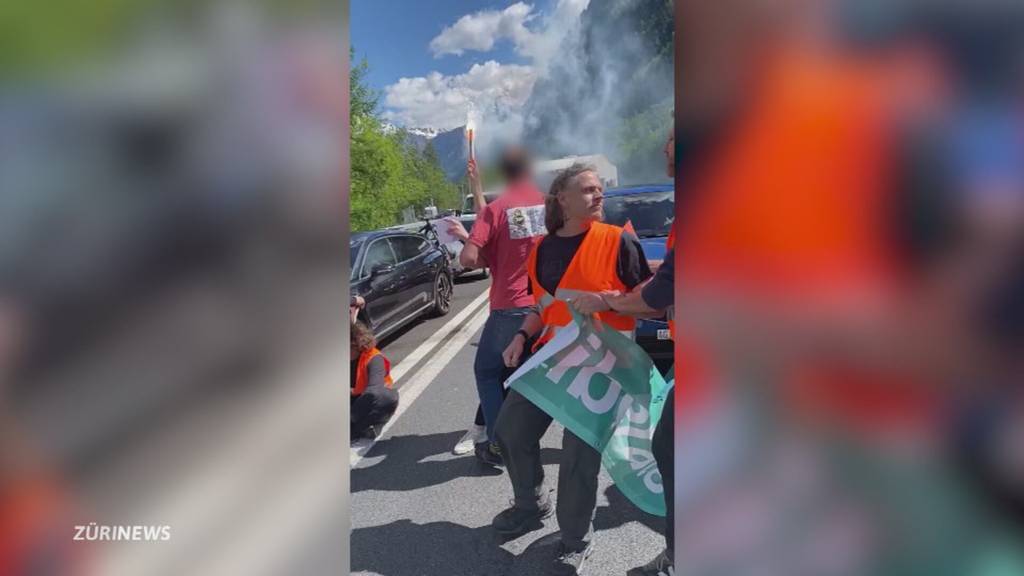 Mitten im Pfingststau: Kima-Aktivisten blockieren Strasse zum Gotthard