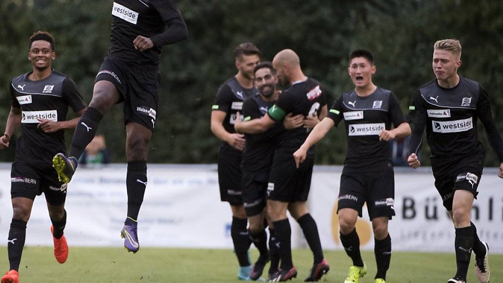Kollektiver Jubel bei den Spielern des FC Köniz nach der 2:0-Führung gegen Lausanne