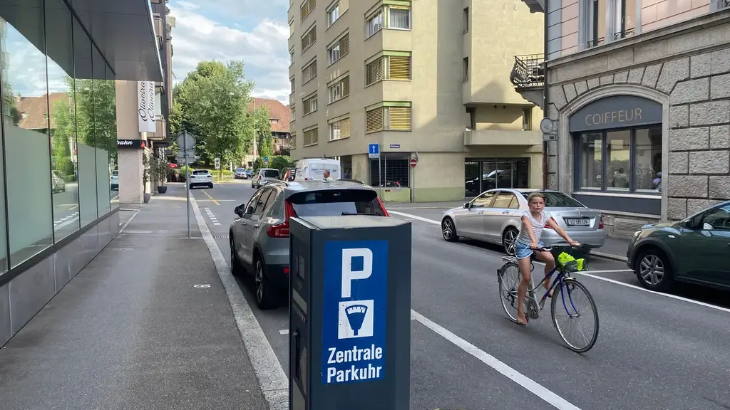 Stadt hebt 21 Parkplätze auf – Anwohnende wussten nichts davon