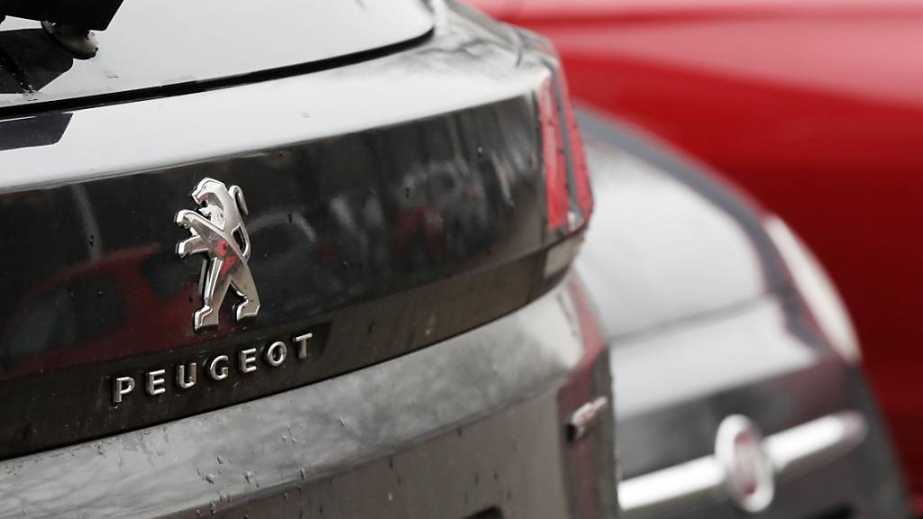Die Autokonzerne Fiat Chrysler und Peugeot wollen auf Dividendenzahlungen für das abgelaufene Geschäftsjahr 2019 verzichten. (Symbolbild)