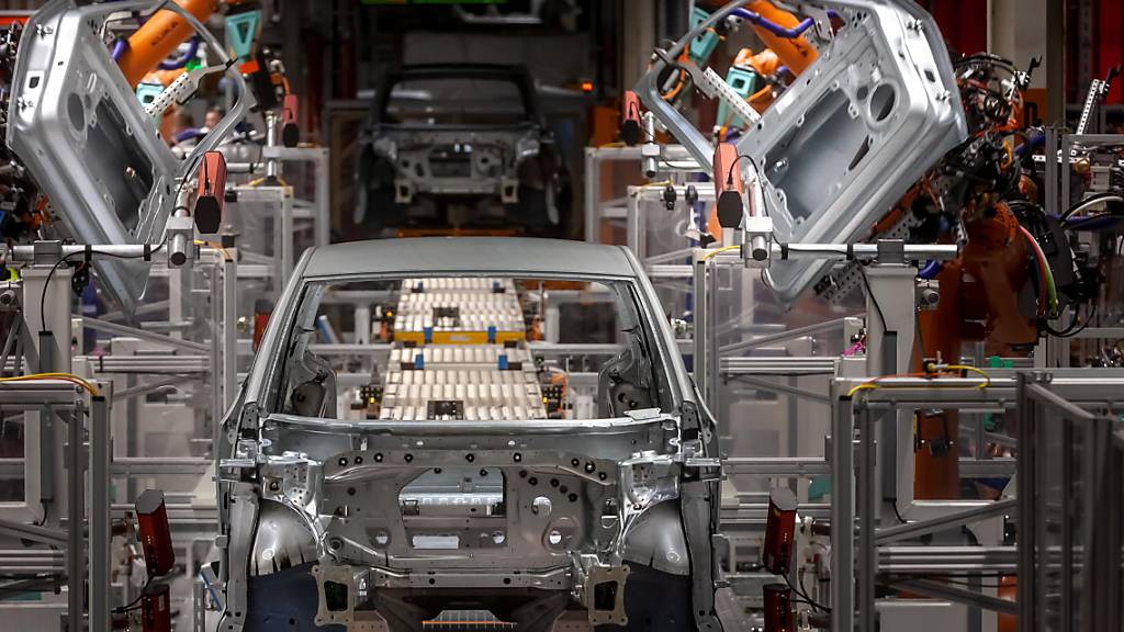 Der Autobauer Volkswagen kann wieder produzieren. Die IT-Probleme, die die Produktion in mehreren Werken seit Mittwoch lahmgelegt haben, sind laut dem Konzern behoben.(Archivbild)