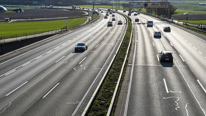 Seit einem Jahr darf man rechts an Kolonnen vorbei – aber wie geht die Regel genau?